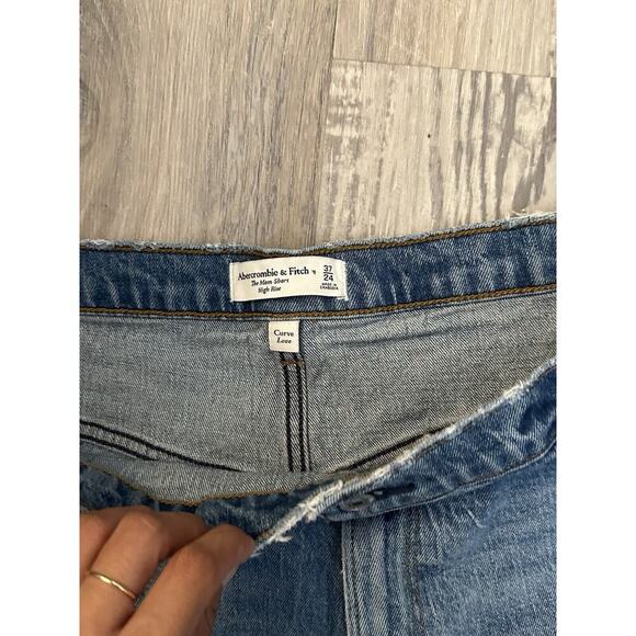 NWT Abercrombie & Fitch High Rise The Mom Shorts Size 37/24 - Picture 5 of 9
